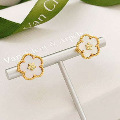 Beaded Outline Flower Stud Earrings