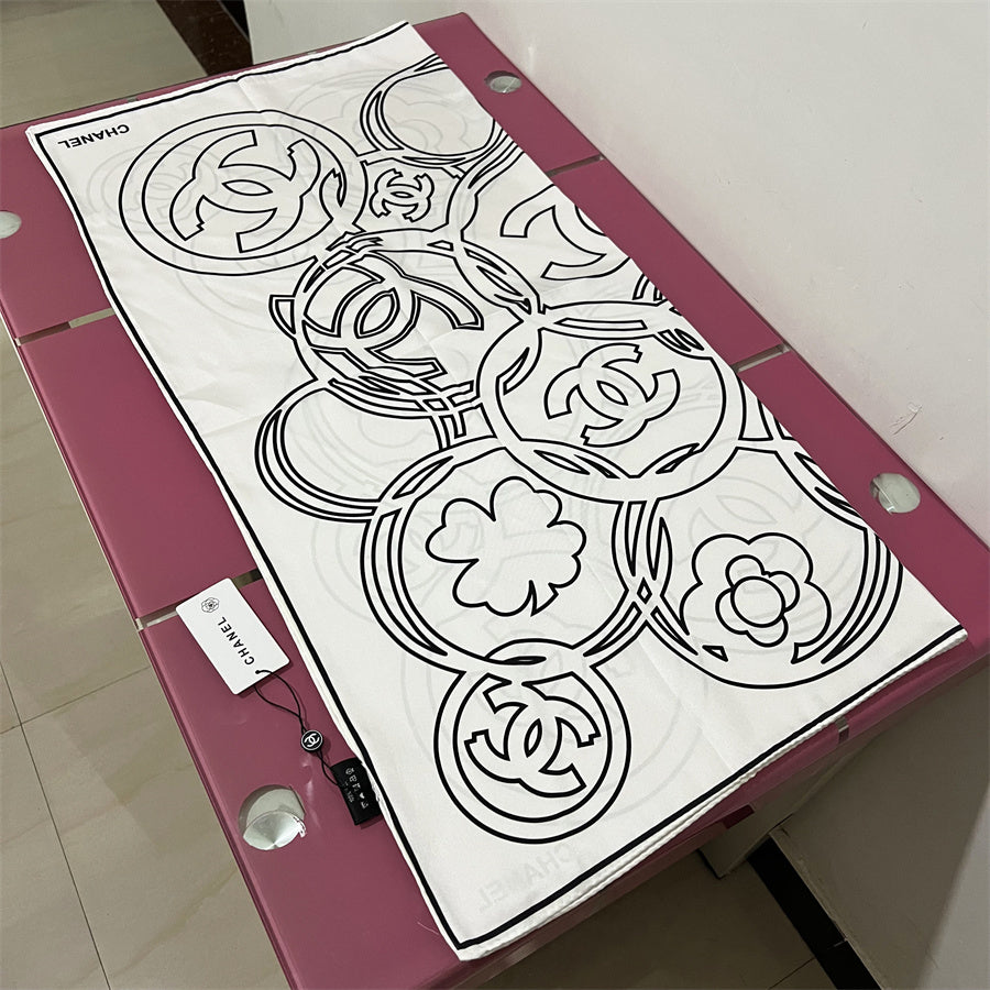 Outline Interlocking-C Square Scarf - 90 x 90 cm