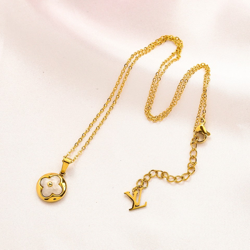 Schmuckset aus 304er Edelstahl: Ohrringe, Armband, Halskette