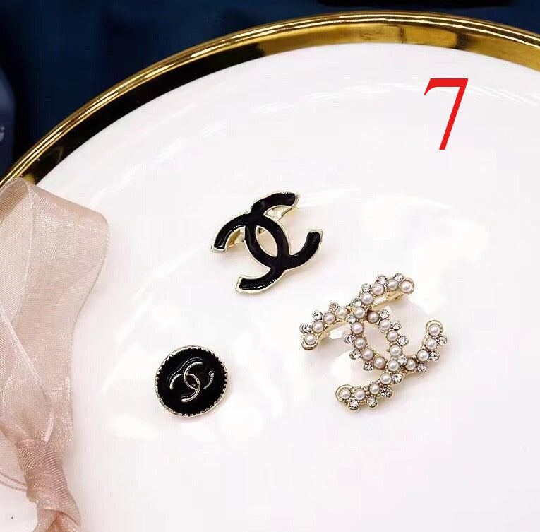 Alloy Stamped Logo Brooch,Brooches Collection、CH*NEL Series