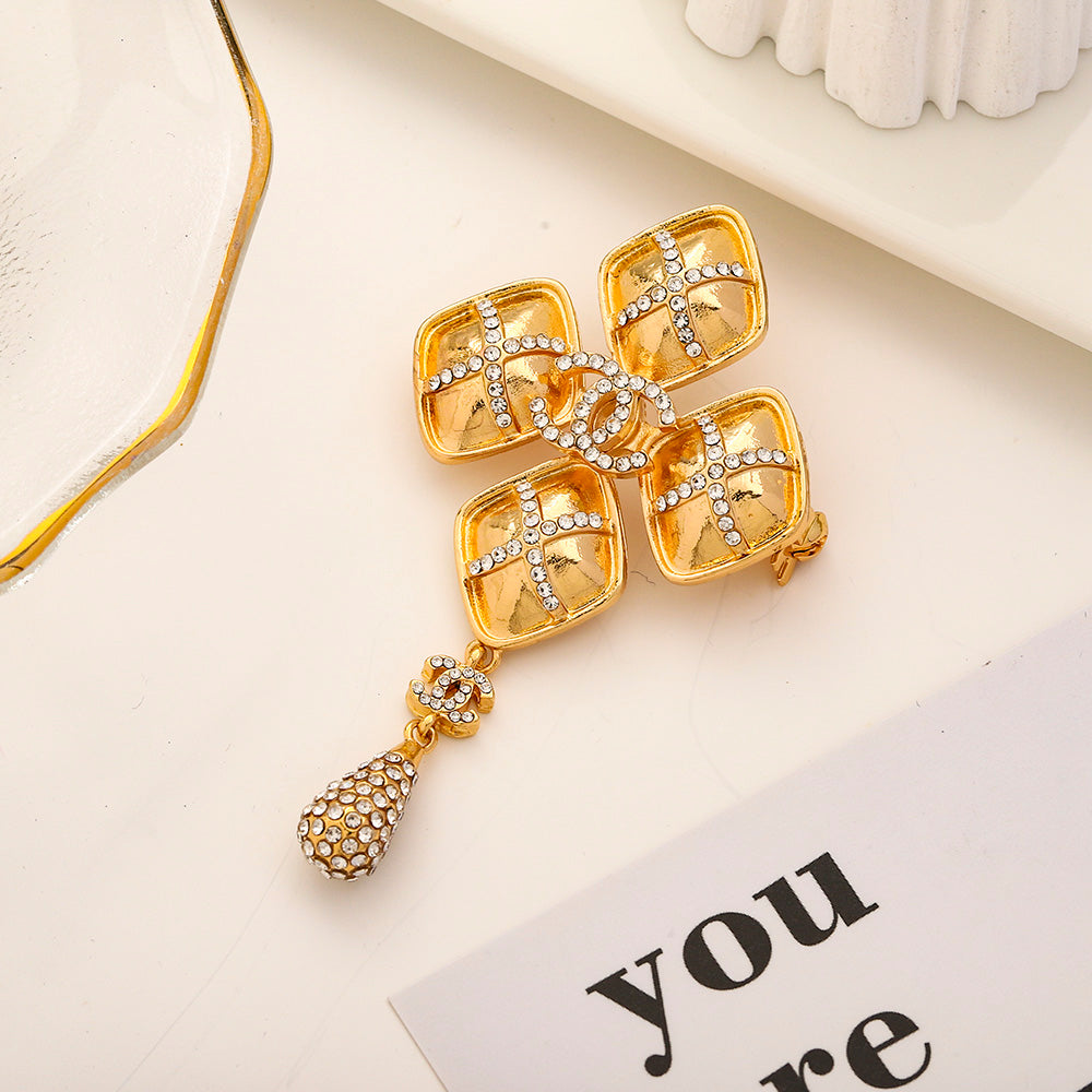 Alloy Stamped Logo Brooch,Brooches Collection、CH*NEL Series