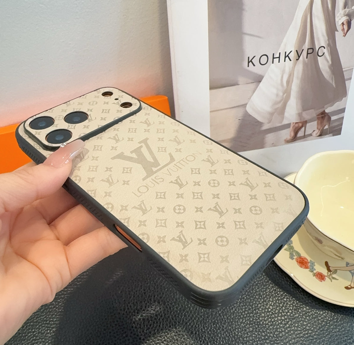 Fashion Aesthetic Shock Absorbing Protective Phone Case  L*V Series、Fashion Phone Case