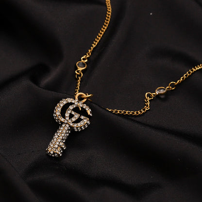 Schmuckset aus 304er-Edelstahl: gestanzte Ohrringe, Armband und Halskette
