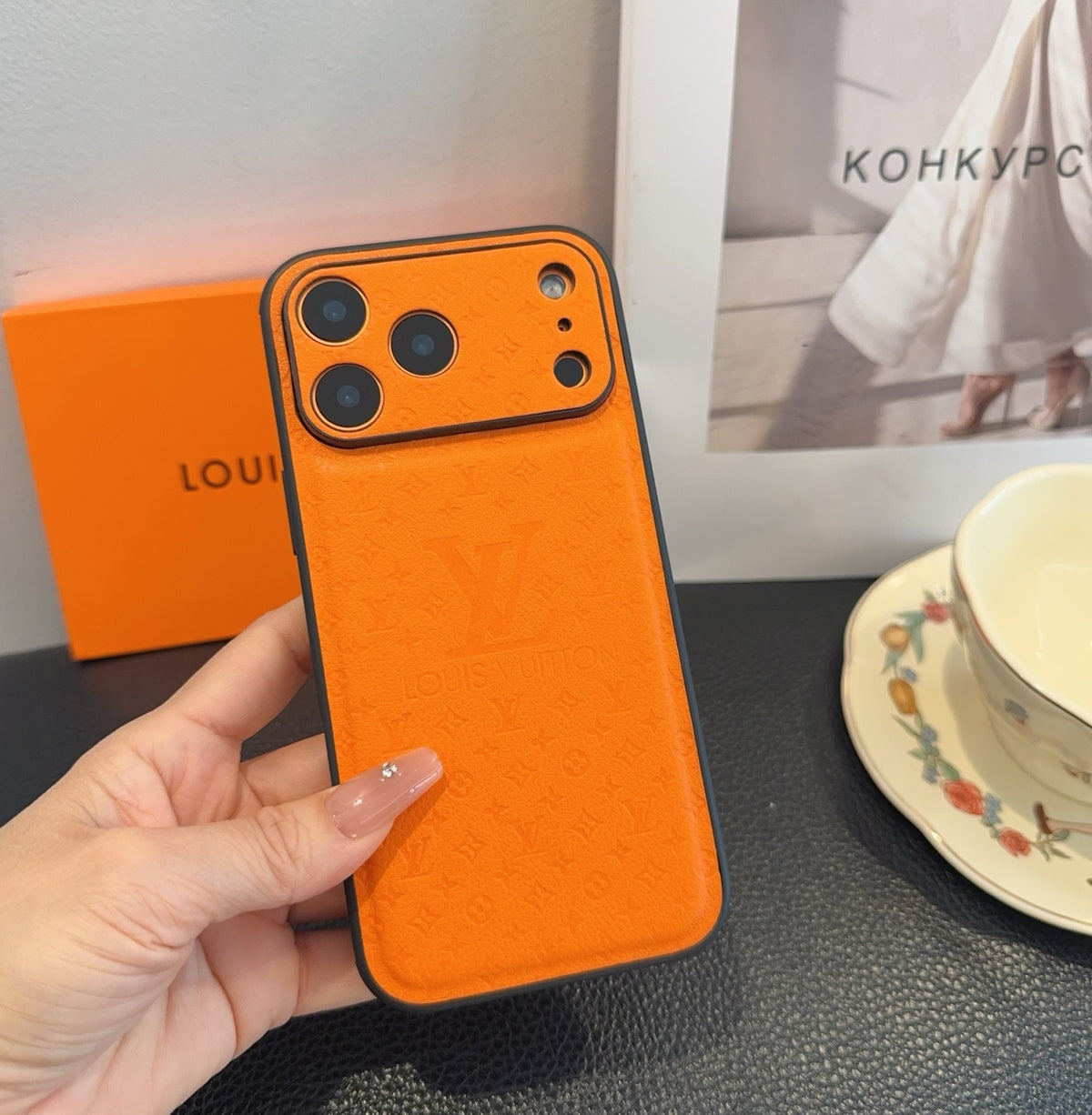 Fashion Aesthetic Shock Absorbing Protective Phone Case  L*V Series、Fashion Phone Case