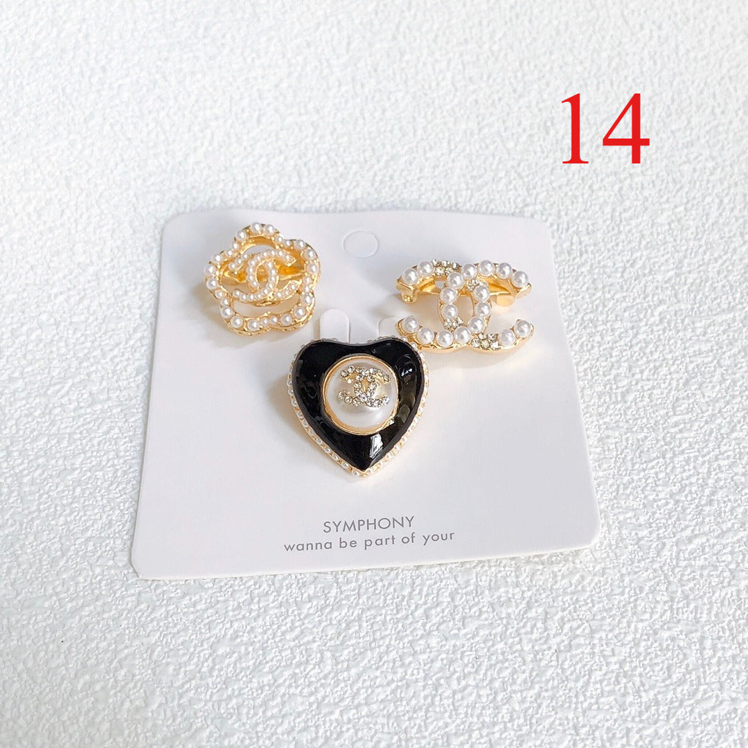 Alloy Stamped Logo Brooch,Brooches Collection、CH*NEL Series