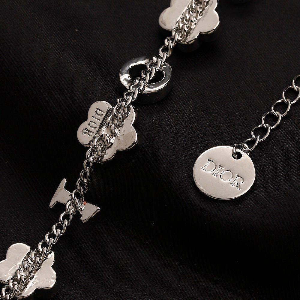 Set di orecchini, bracciale e collana in lega con logo stampato