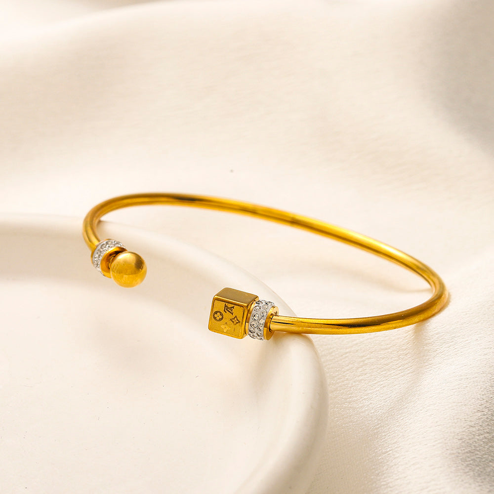 Set di anelli, orecchini, bracciale e collana in acciaio inossidabile 304