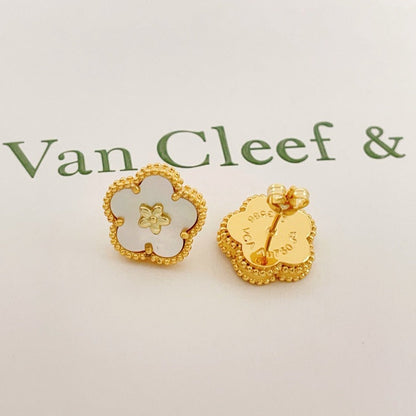 Beaded Outline Flower Stud Earrings
