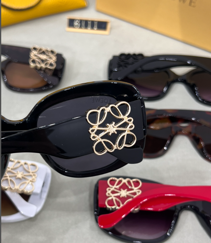 Oversized Rounded Sunglasses with Wide Sculpted Frames
