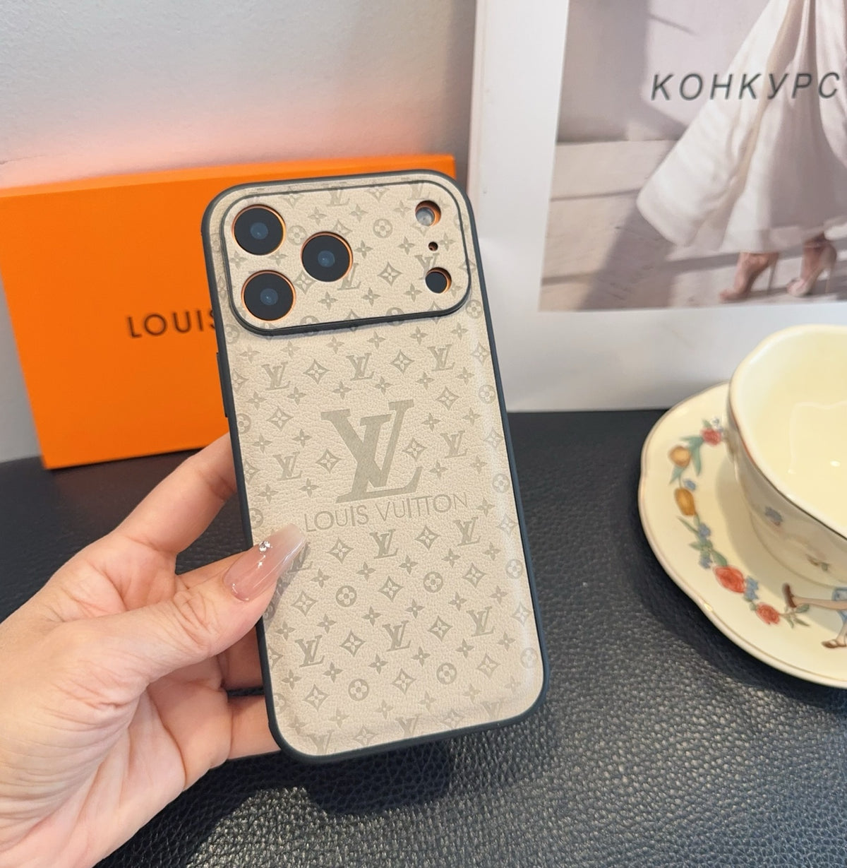 Fashion Aesthetic Shock Absorbing Protective Phone Case  L*V Series、Fashion Phone Case