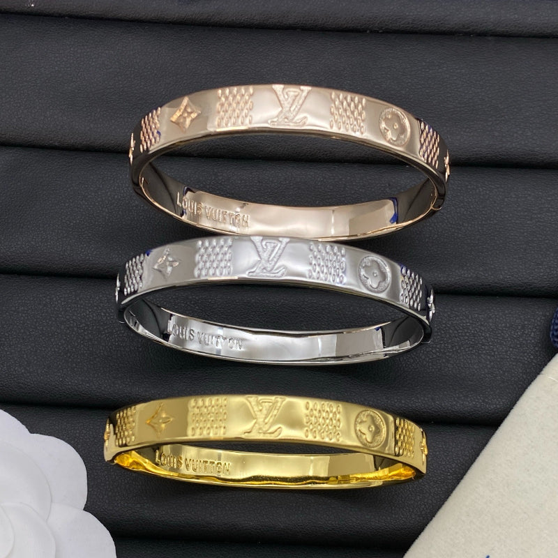 Textured Floral Motif Bangle Bracelet
