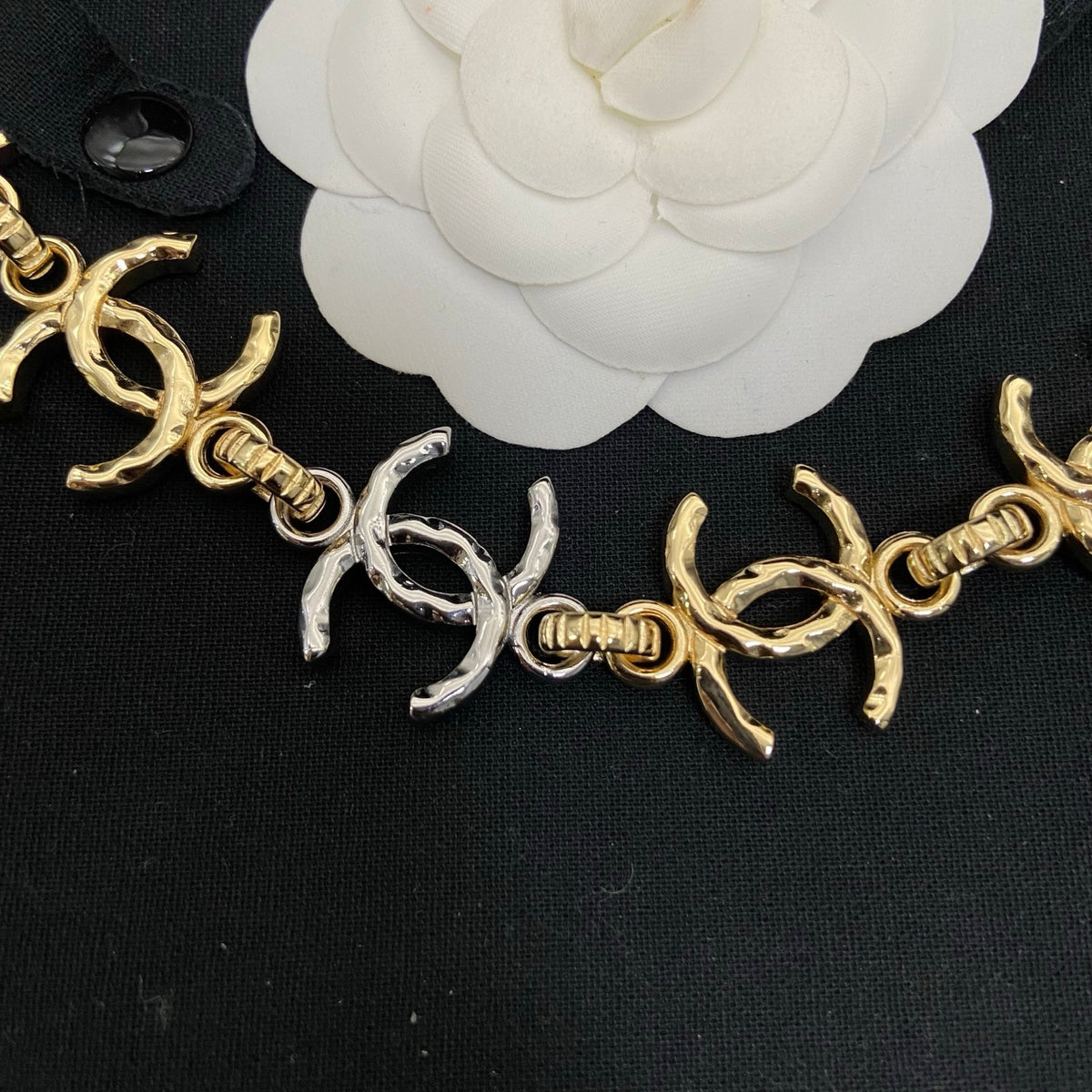 Openwork Bow-Link Necklace