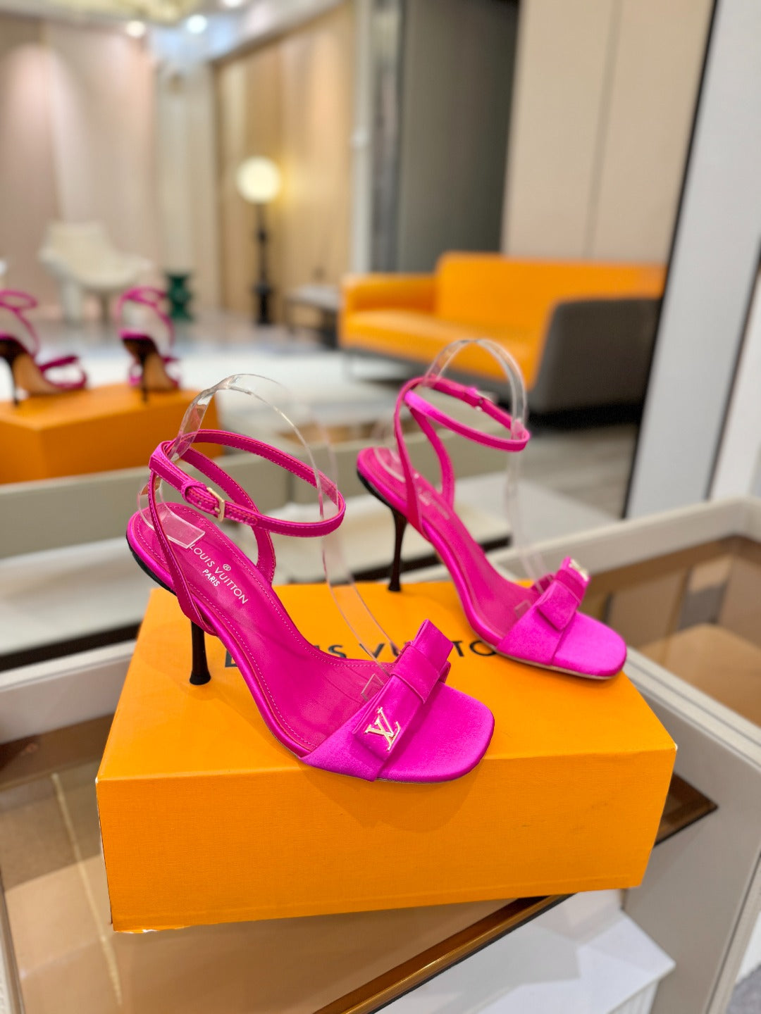Fashion Sandals & Slippers Daily Footwear  L*V Series、Fashion Sandals & Slippers