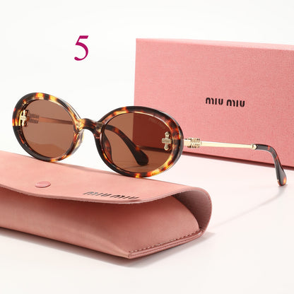 Round Sunglasses with Patterned Rims