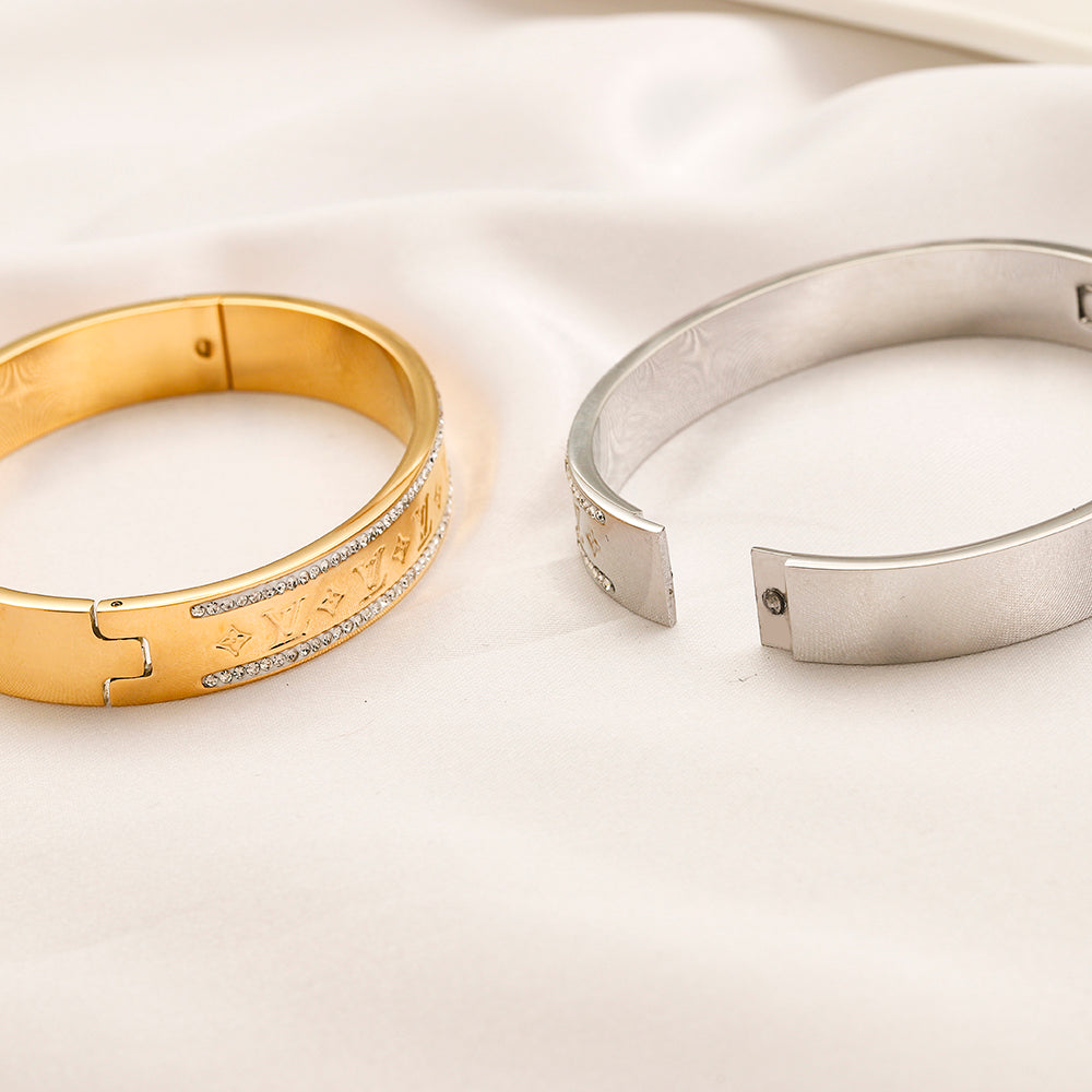 Armband aus 304er-Edelstahl mit gestanztem Logo