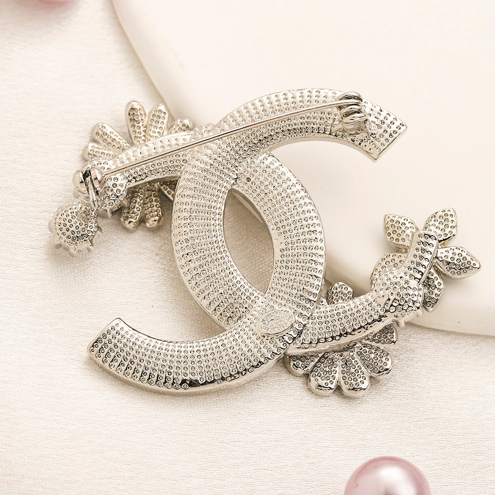 Alloy Stamped Logo Brooch,Brooches Collection、CH*NEL Series