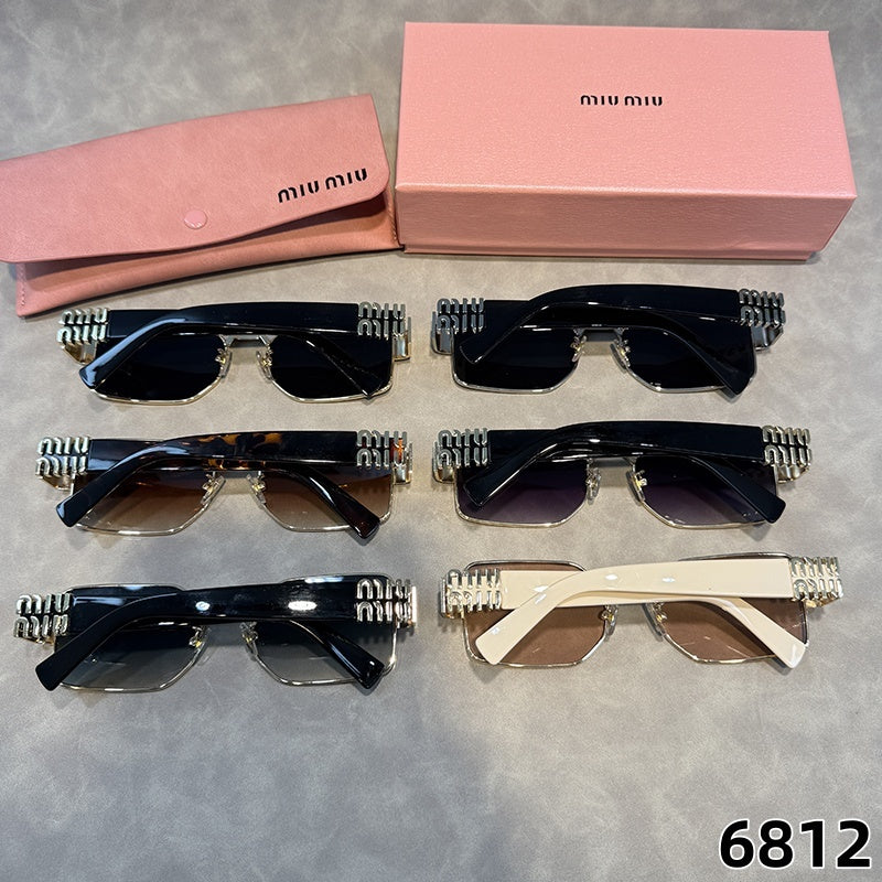 Oversized Navigator Sunglasses with Squared Lenses