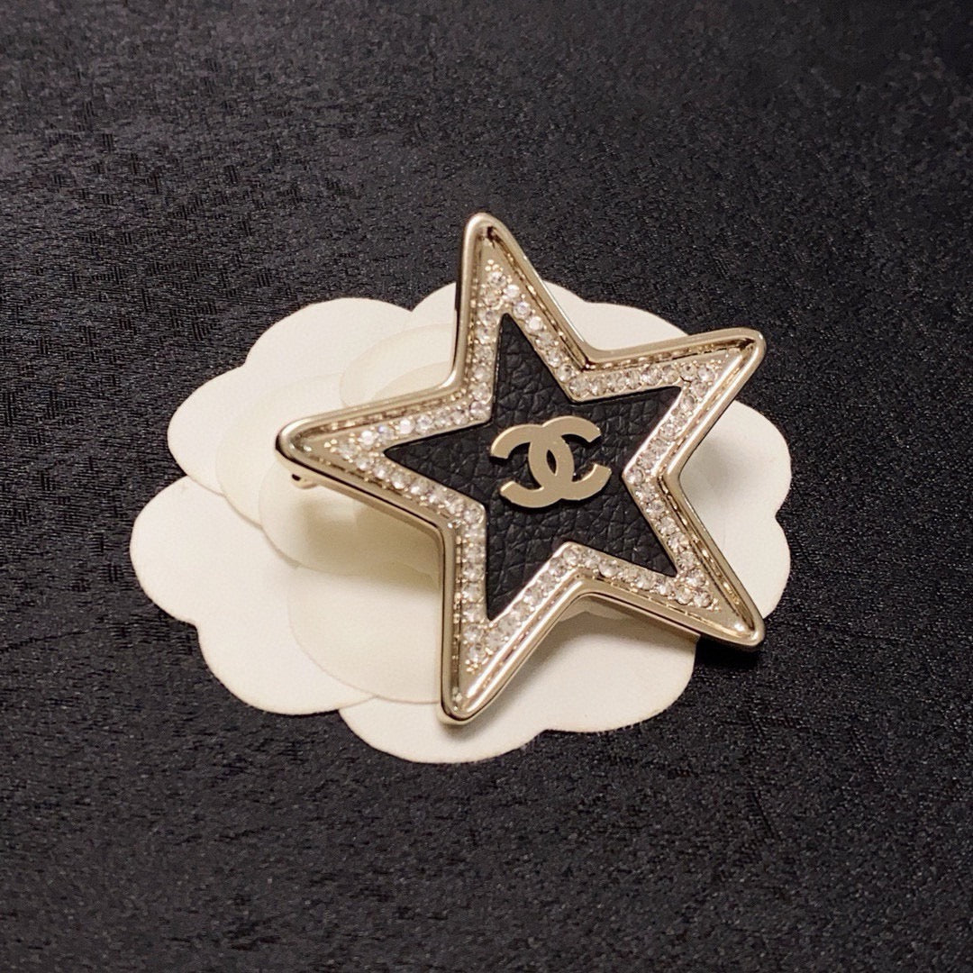 Premium Edition Brooch、Brooches Collection、CH*NEL Series、𝐁𝐫𝐨𝐨𝐜𝐡𝐞𝐬（𝐇）