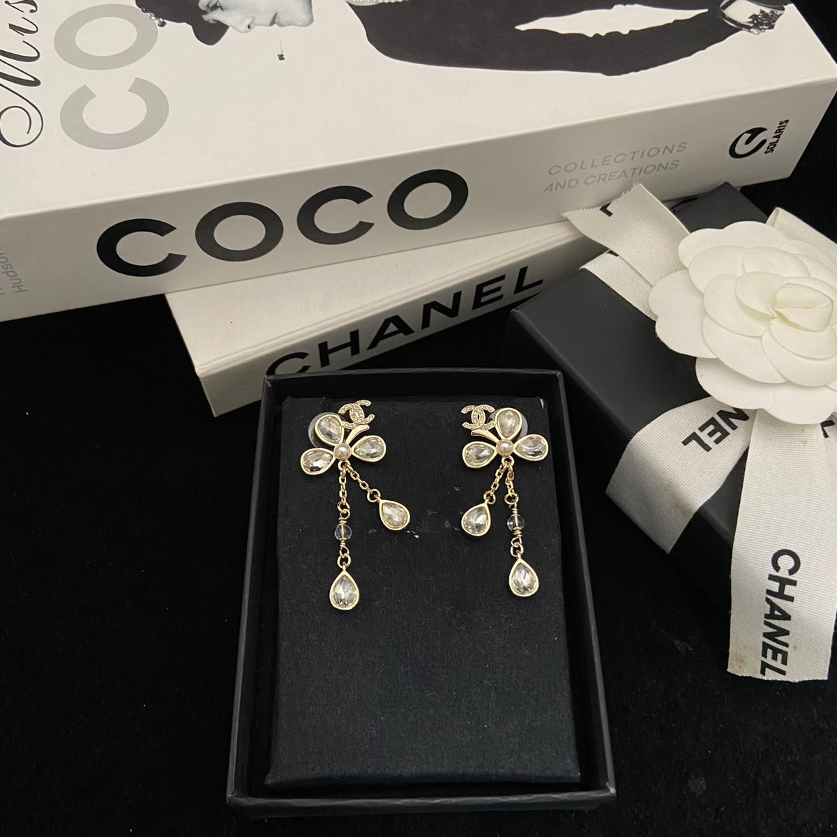 Flower & Teardrop Chain Dangle Earrings