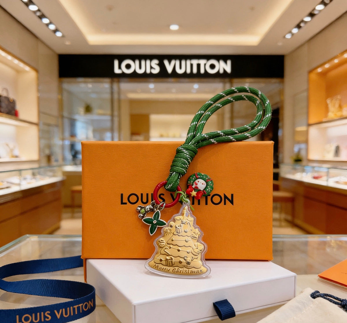 Premium Fashion Keychain Stylish Accessory、L*V Series、𝐊𝐞𝐲𝐜𝐡𝐚𝐢𝐧𝐬 & 𝐊𝐞𝐲 𝐑𝐢𝐧𝐠𝐬（𝐇）