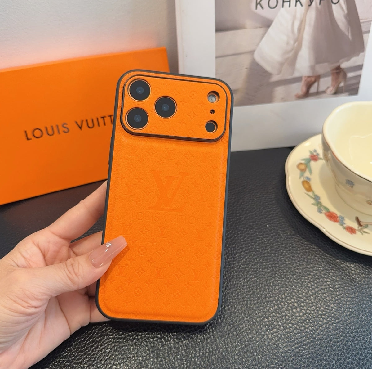 Fashion Aesthetic Shock Absorbing Protective Phone Case  L*V Series、Fashion Phone Case