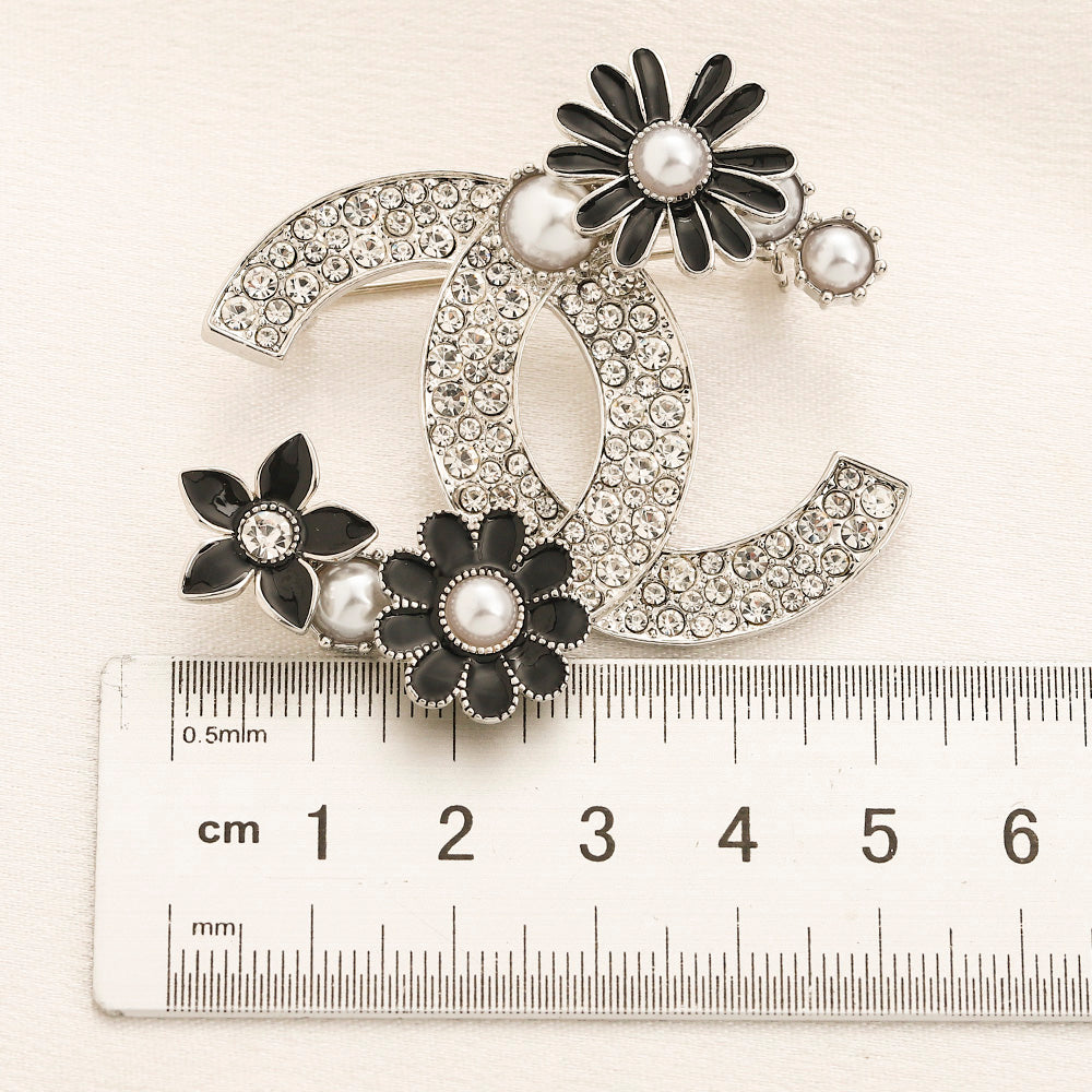 Alloy Stamped Logo Brooch,Brooches Collection、CH*NEL Series