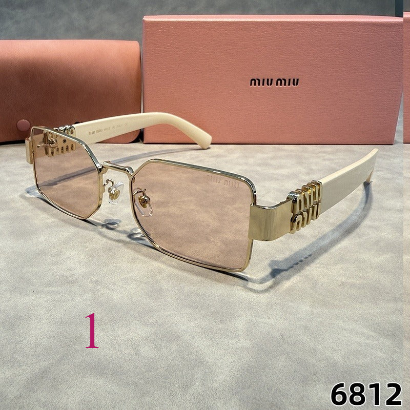 Oversized Navigator Sunglasses with Squared Lenses