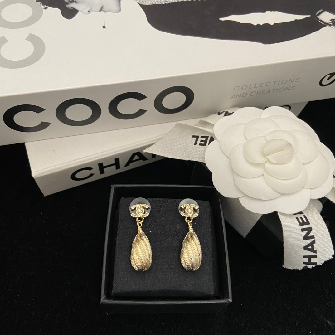 Fluted Teardrop Drop Earrings