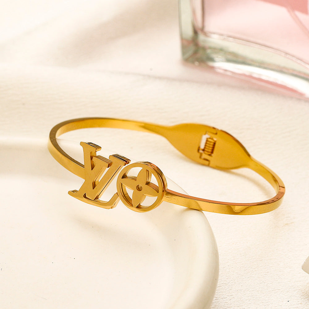 Armband aus 304er-Edelstahl mit gestanztem Logo