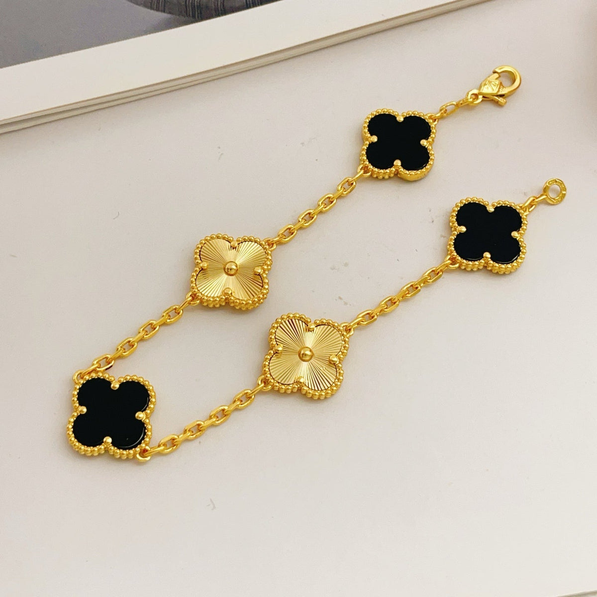 Black & Fluted Quatrefoil Chain Bracelet