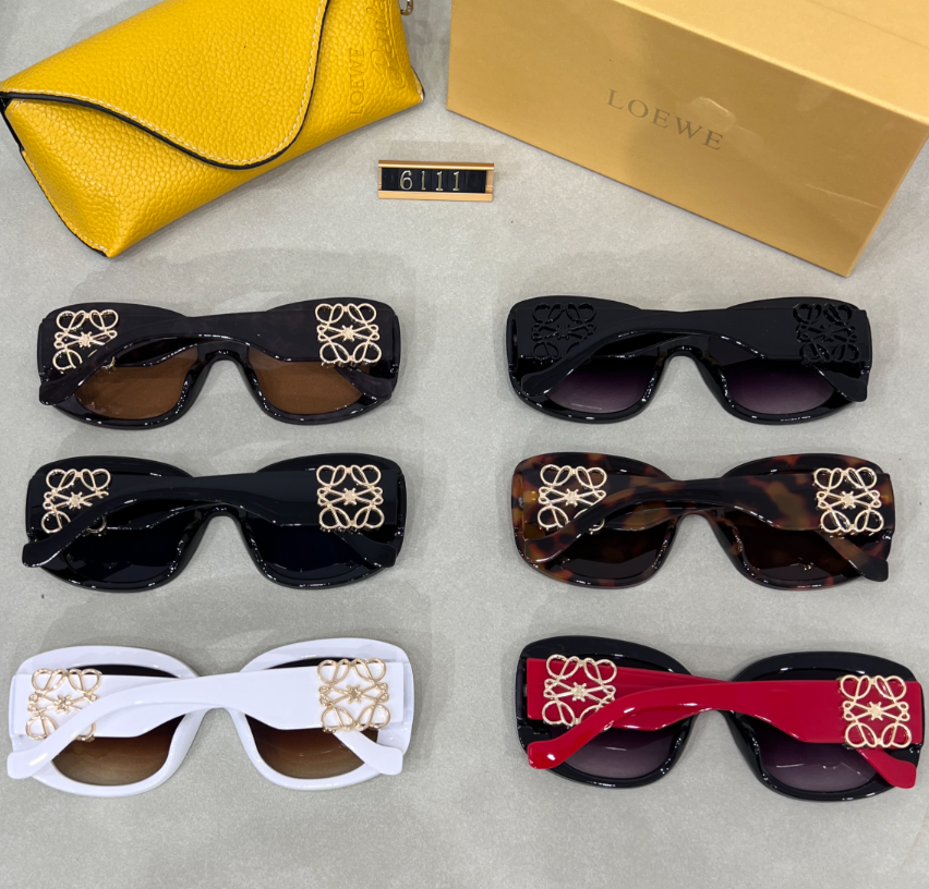 Oversized Rounded Sunglasses with Wide Sculpted Frames