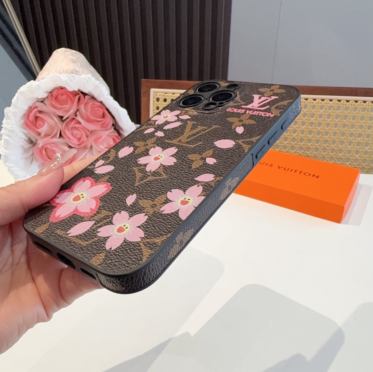 Fashion Aesthetic Shock Absorbing Protective Phone Case L*V Series、Fashion Phone Case