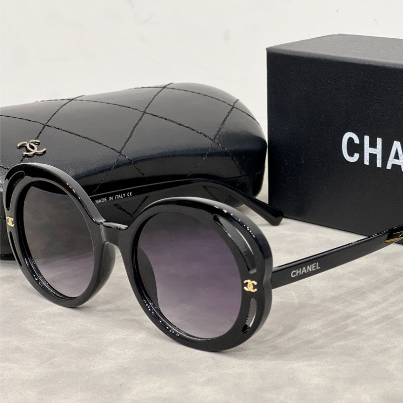 Oversized Round Sunglasses with Layered Rim Detail