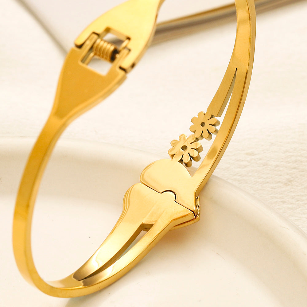 304 Stainless Steel Turquoise-Accent Heart Bangle Bracelet