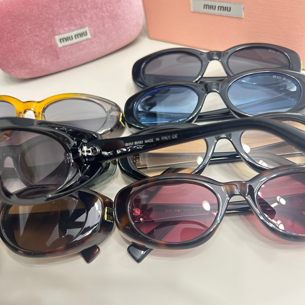 Oval Sunglasses with Thick Rounded Frames