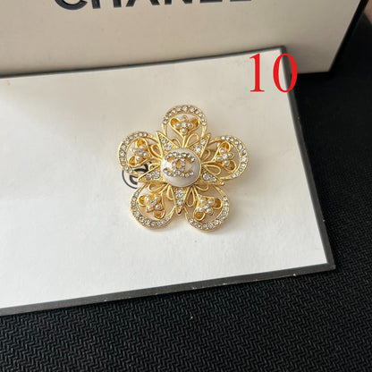 Alloy Stamped Logo Brooch,Brooches Collection、CH*NEL Series