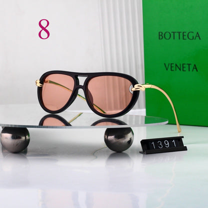 Bold Aviator Sunglasses with Contrast Metal Temples