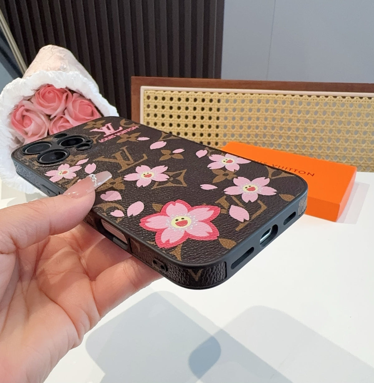 Fashion Aesthetic Shock Absorbing Protective Phone Case L*V Series、Fashion Phone Case