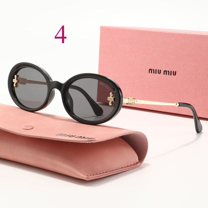 Round Sunglasses with Patterned Rims