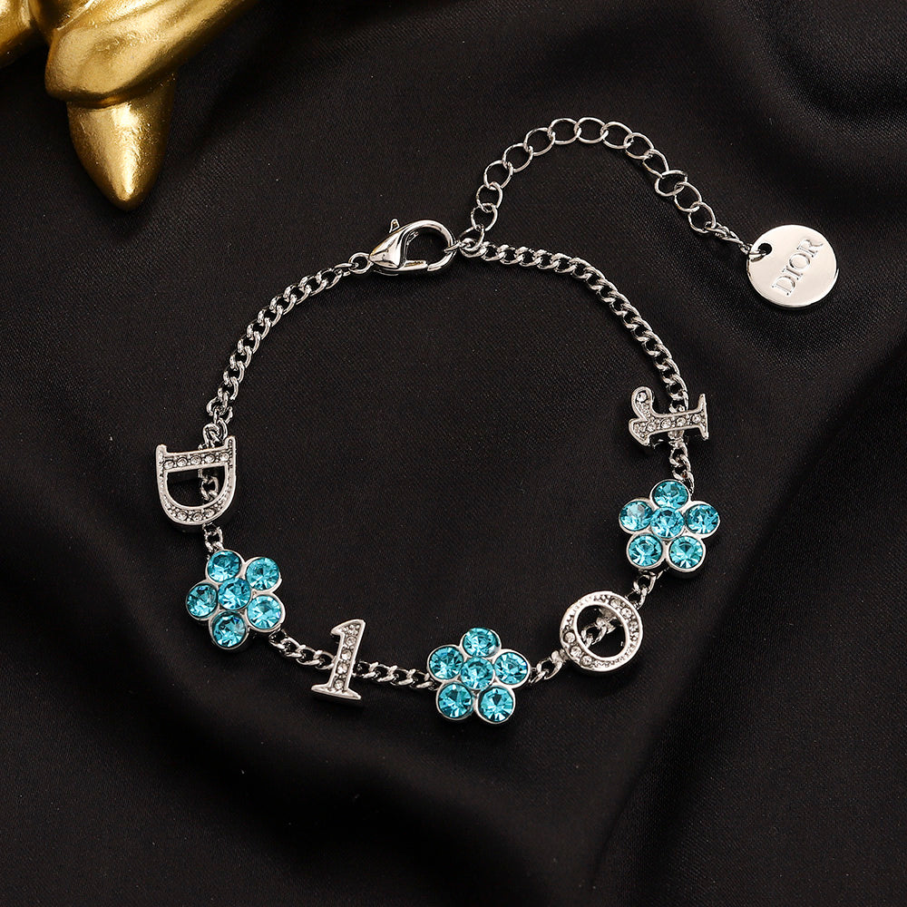 Set di orecchini, bracciale e collana in lega con logo stampato