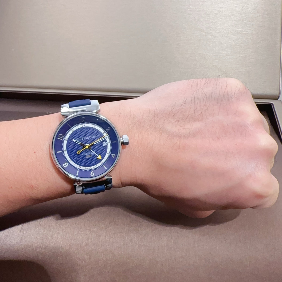 Luxury‑Inspired Trendy Quartz Watches 009 L*V Series
