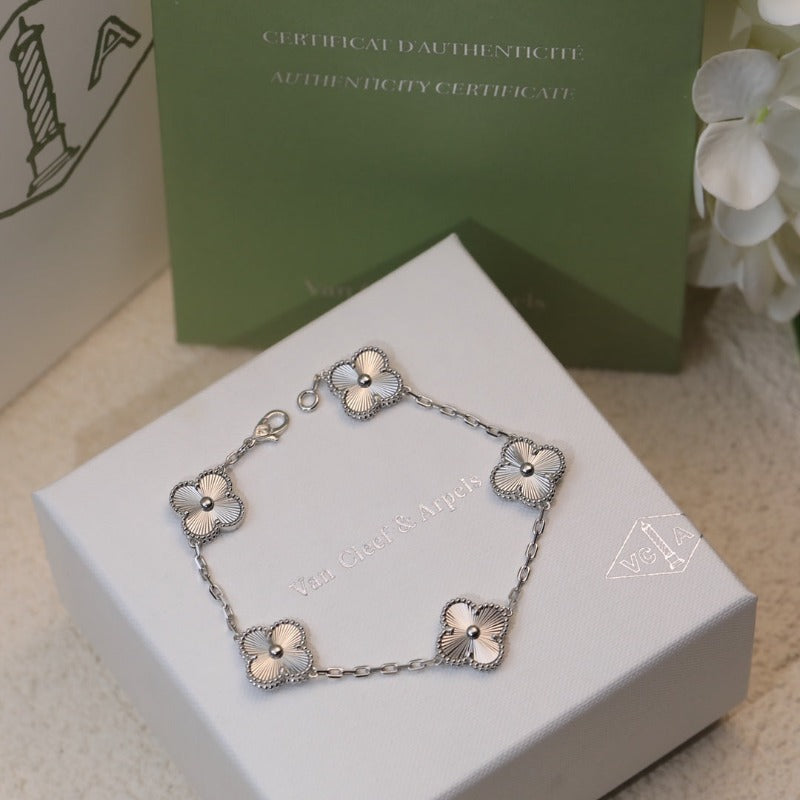 Fluted Quatrefoil Station Bracelet