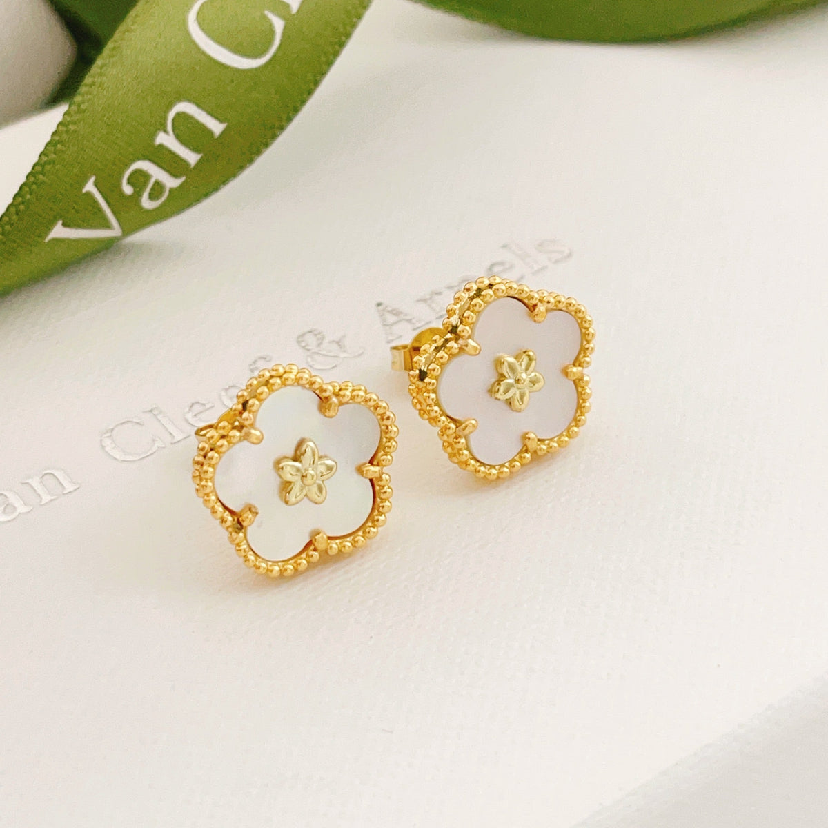 Beaded Outline Flower Stud Earrings