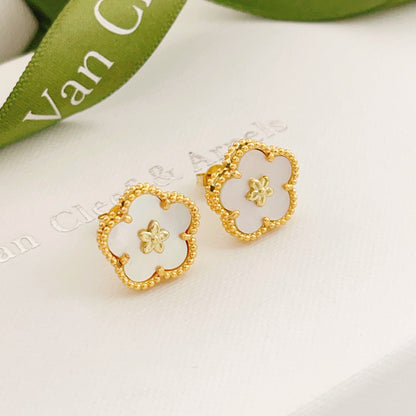 Beaded Outline Flower Stud Earrings
