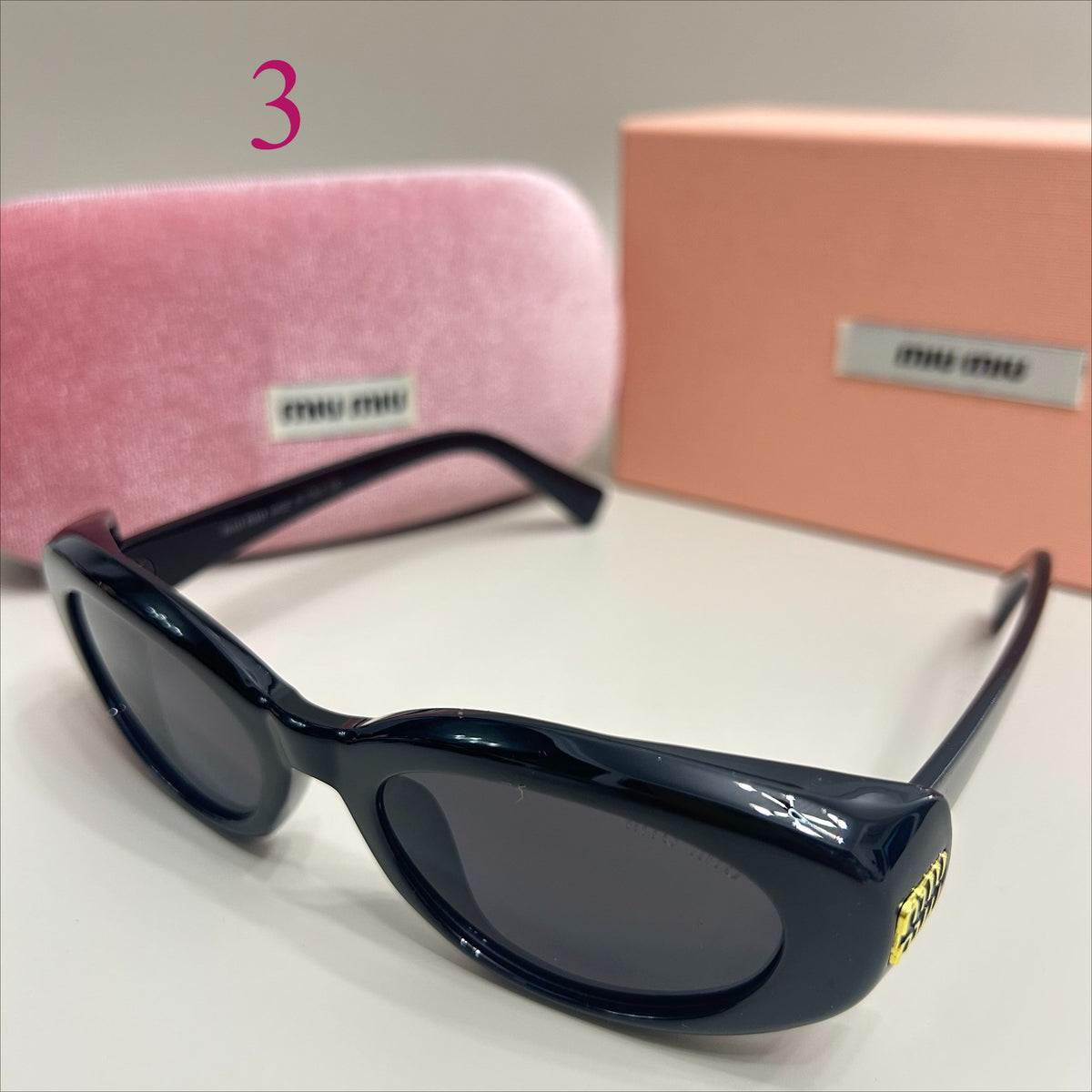 Oval Sunglasses with Thick Rounded Frames