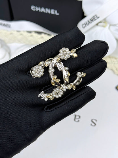 Premium Edition Brooch、Brooches Collection、CH*NEL Series、𝐁𝐫𝐨𝐨𝐜𝐡𝐞𝐬（𝐇）