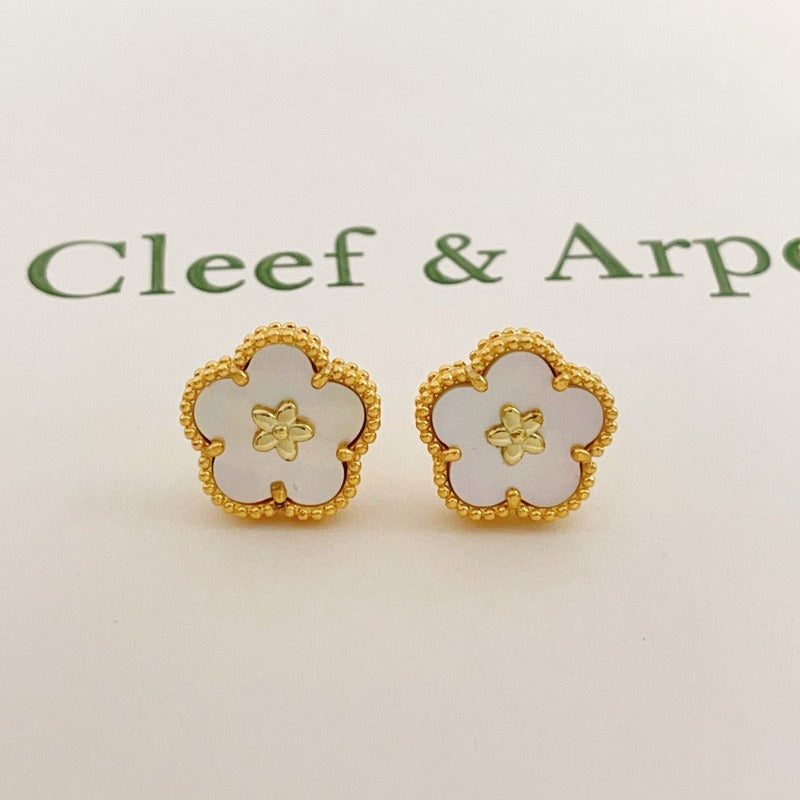 Beaded Outline Flower Stud Earrings