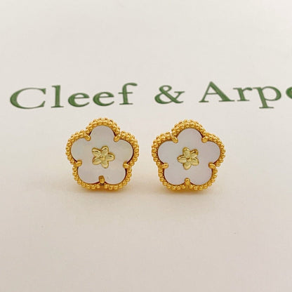 Beaded Outline Flower Stud Earrings