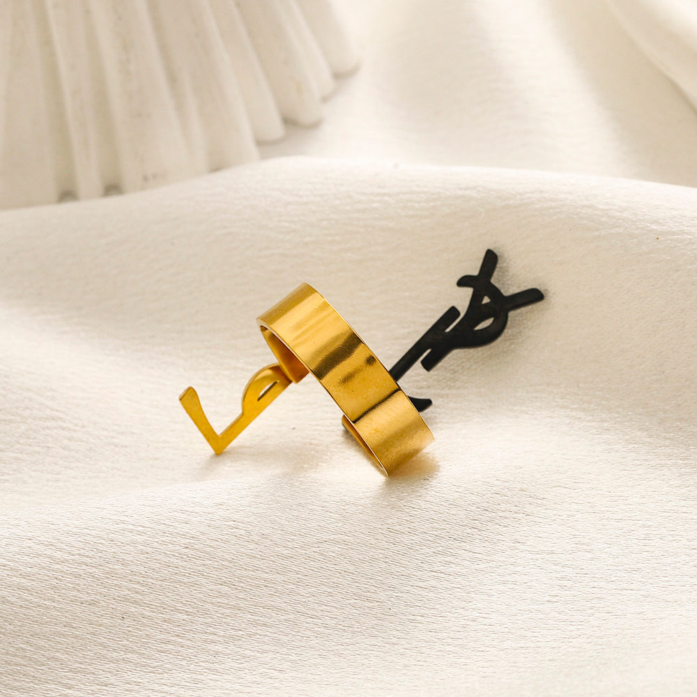 Schmuckset aus Ohrringen, Ring und Halskette aus Edelstahl 304