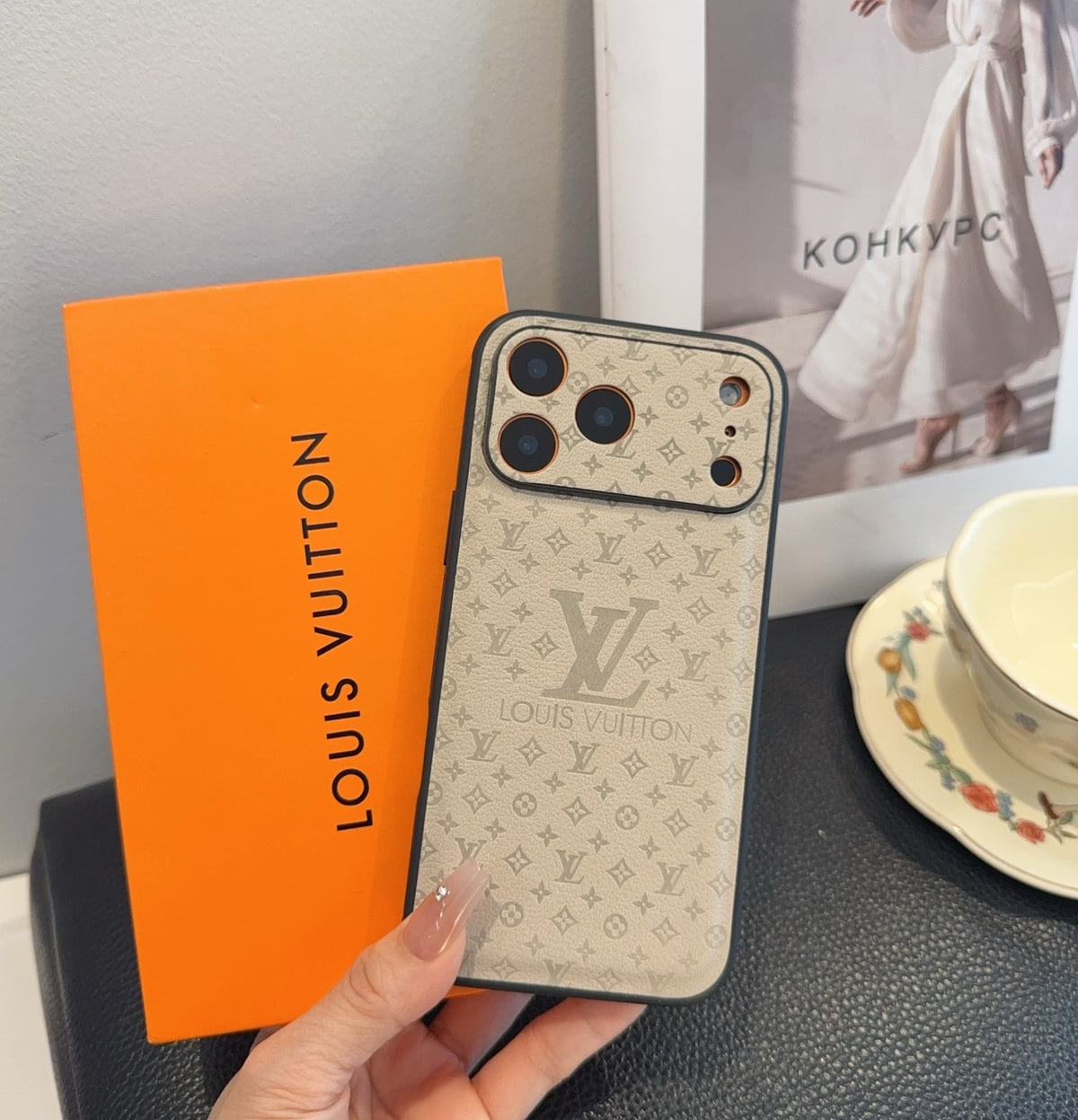 Fashion Aesthetic Shock Absorbing Protective Phone Case  L*V Series、Fashion Phone Case